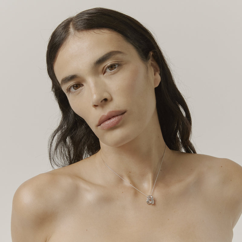 KNOT NECKLACE